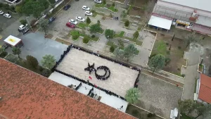 Aydın’da Öğrencilerden Bayrak Figürü