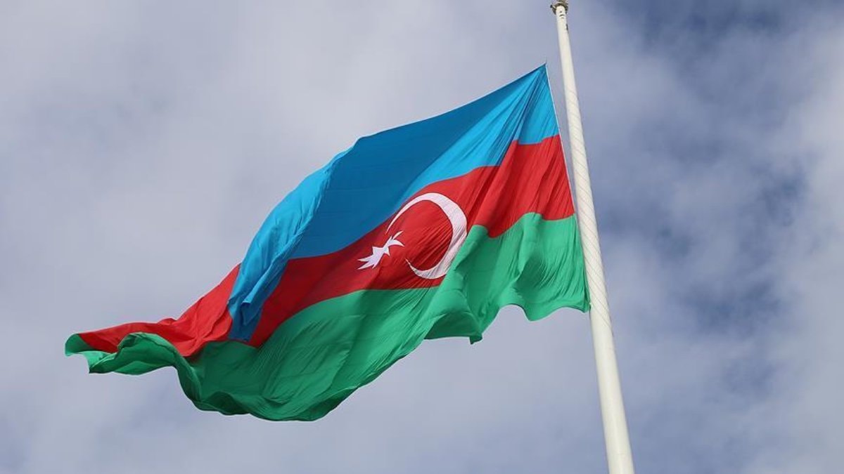 Azerbaycan’dan vatandaşlarına İran’ı terk edin çağrısı