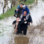 Baba ve 4 Çocuğu Nehirde Mahsur Kaldı