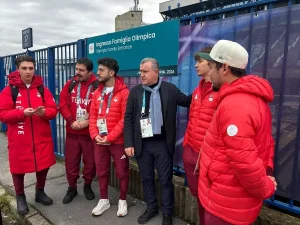 Bakan Bak, Kış Olimpiyatları’nda Milli Sporcularla Buluştu