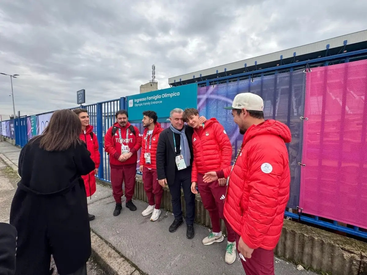 Bakan Bak, Kış Olimpiyatları’nda Milli Takım’ı Ziyaret Etti