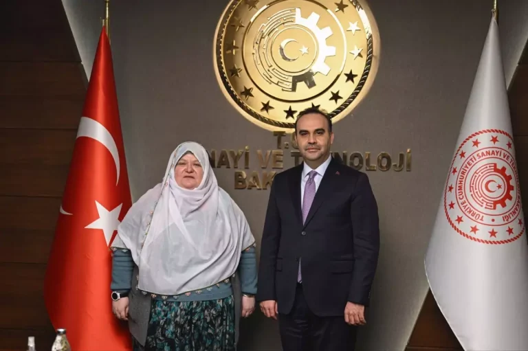 Bakan Kacır’dan Kadın Başkan’a Destek