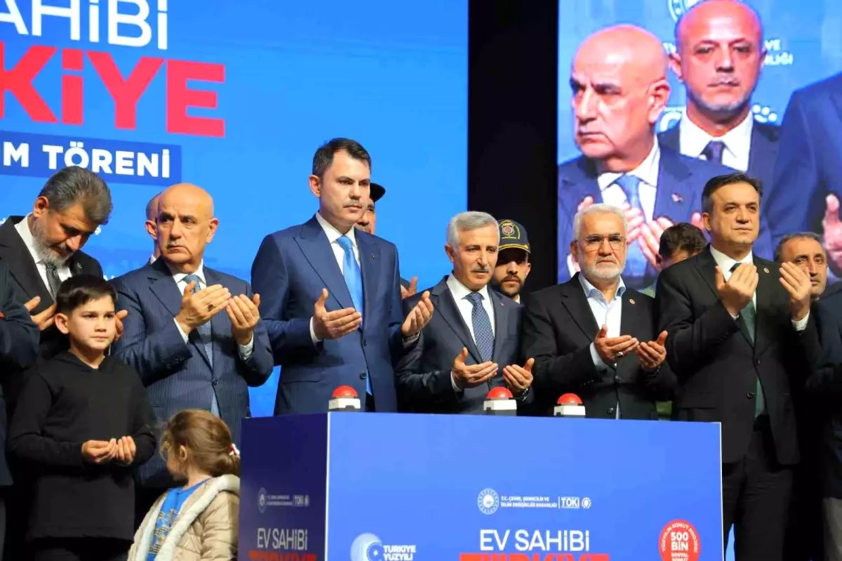 Bakan Kurum’dan CHP Genel Başkanı Özel’e tepki: “Özgür Bey vakit tiyatro vakti değildir”