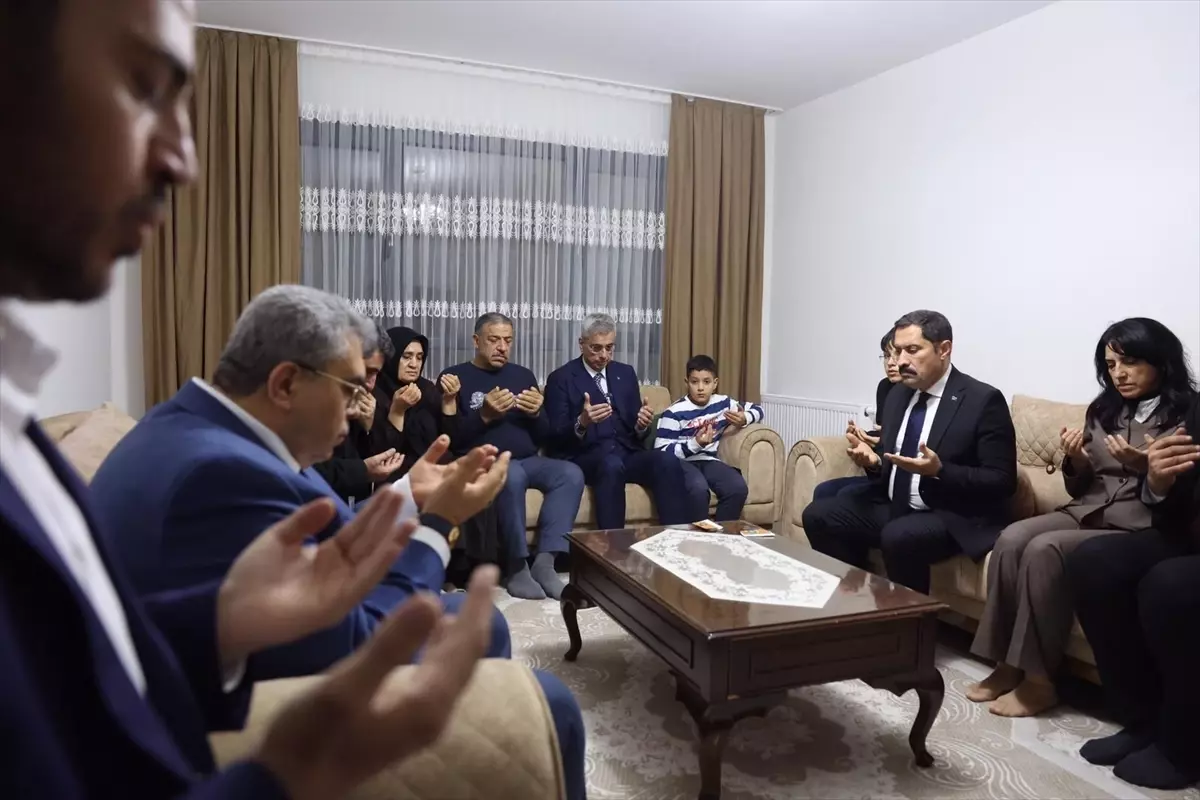 Bakan Memişoğlu, Depremzede Aileyi Ziyaret Etti