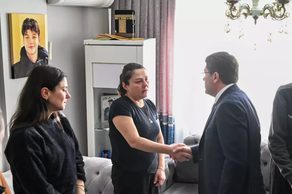 Bakan Tunç, Atlas Çağlayan’ın Ailesine Taziye Ziyareti