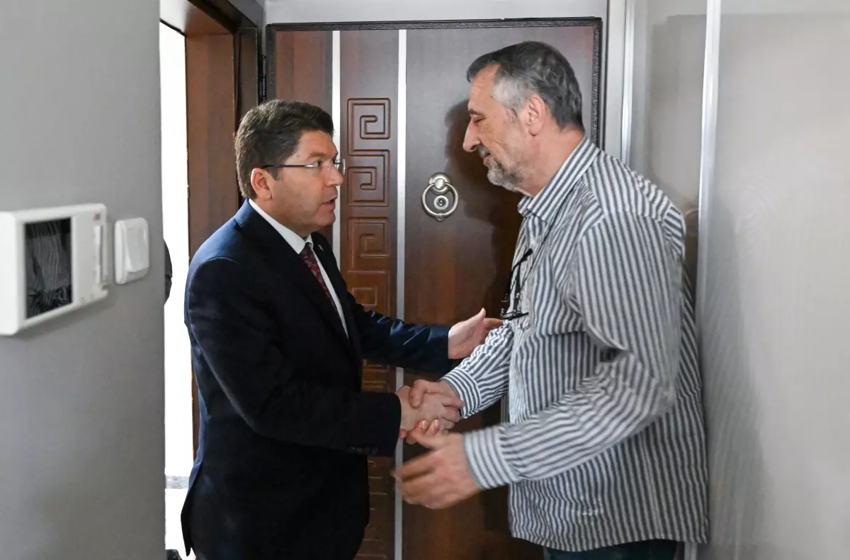Bakan Tunç, Atlas Çağlayan’ın Ailesini Ziyaret Etti