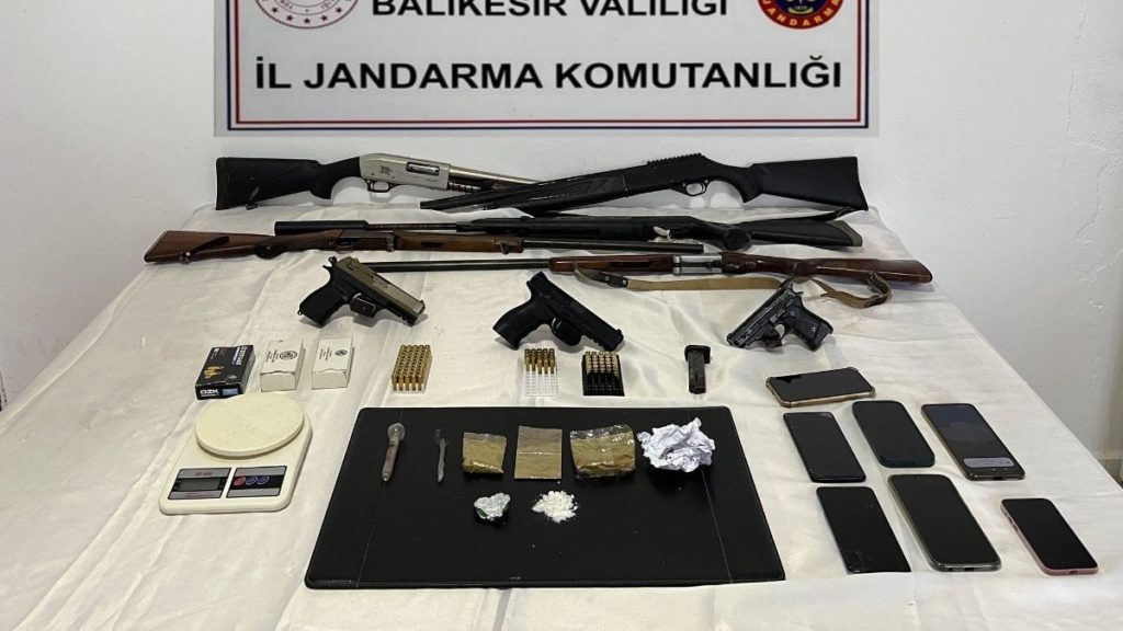 Balıkesir’de 52 adrese uyuşturucu operasyonu