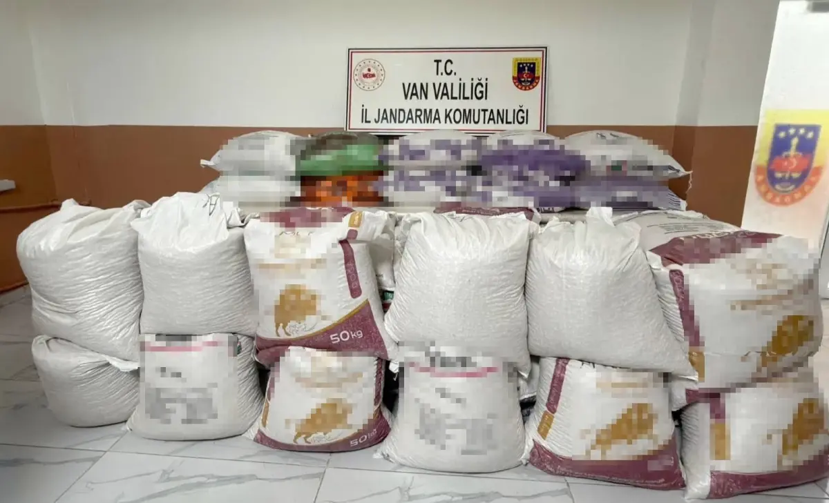 Başkale’de 3,5 Milyon TL’lik Kaçak Gıda Ele Geçirildi