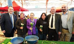 Başkan Dutlulu’dan 8 Mart’a Çiçekli Kutlama
