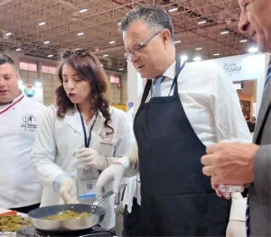 Başkan önlük giydi, Alaşehir’i EMITT’te tanıttı