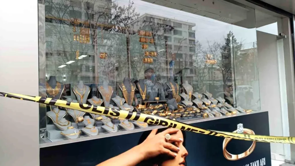 Batman’da Kuyumcu Soygunu: 1 Kilo Altın Çalındı
