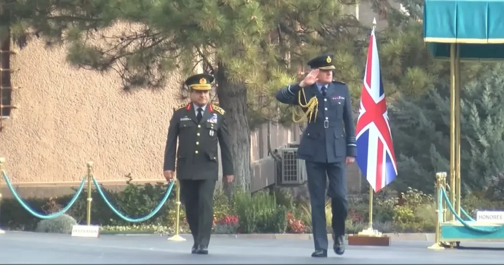 Bayraktaroğlu, Knighton ile Görüştü