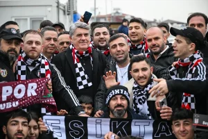 Beşiktaş Başkanı Adalı Depremzedeleri Ziyaret Etti