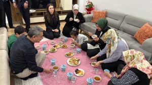 Betül Sayan Kaya’dan depremzedelere Ramazan ziyareti: 455 bin konut teslim edildi