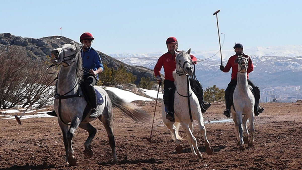 Binlerce yıllık atlı oyun çevgan, Sivas’ta yeniden hayat buldu