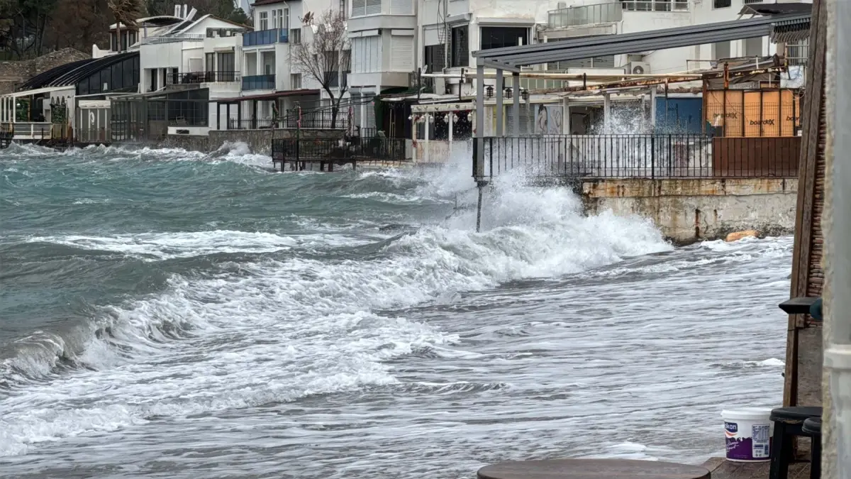 Bodrum’da Fırtına Feribot Seferlerini İptal Etti