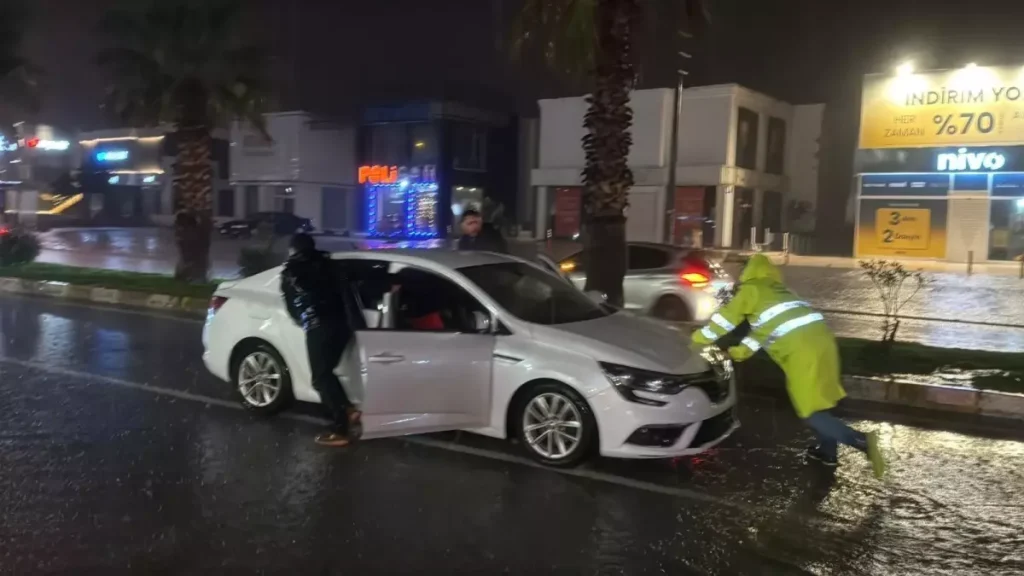 Bodrum’da Sel Felaketi: Yol Kapandı