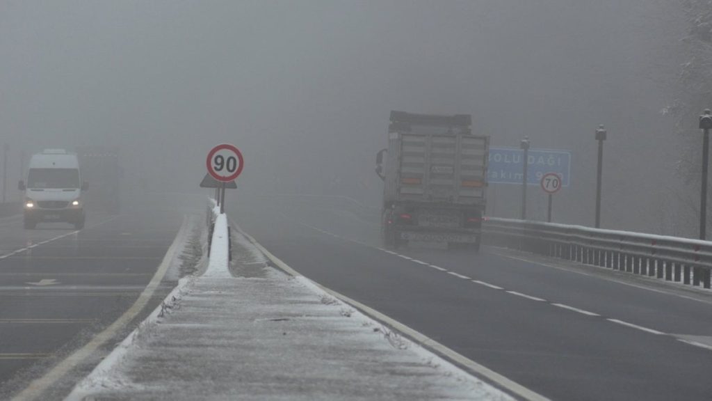 Bolu Dağı’nda sis etkili oluyor