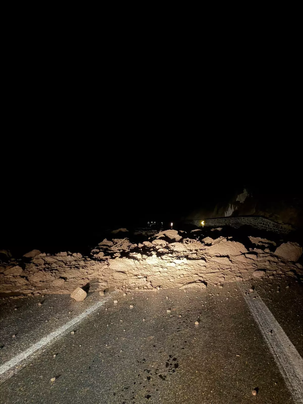 Bolu-Seben Yolu Heyelan Nedeniyle Kapandı