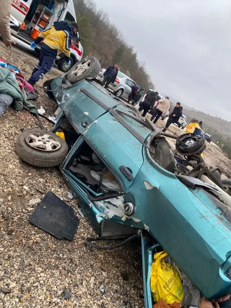 Bolu’da Takla Atan Otomobilde 4 Yaralı