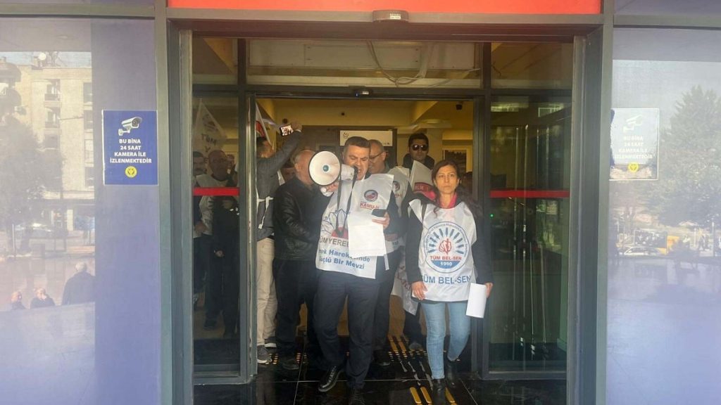 Buca Belediyesi’ndeki memur eylemi 5’inci günde devam etti