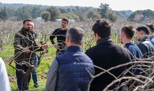 Buca’nın bağlarında geleceğin ziraat mühendisleri yetişiyor