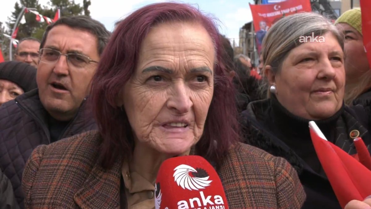 Burdur’da CHP mitingine katılan vatandaş: Ecevit’ten sonra Özgür Özel gibisi gelmedi