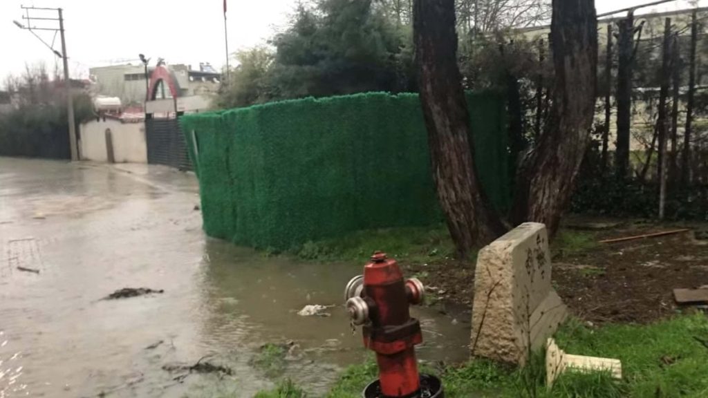 Çevre Bakanlığı’ndan kanalizasyonu içme suyu hattına kaçıran İZSU’ya ceza