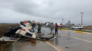 Çivril’de Minibüs Devrildi: 2 Yaralı