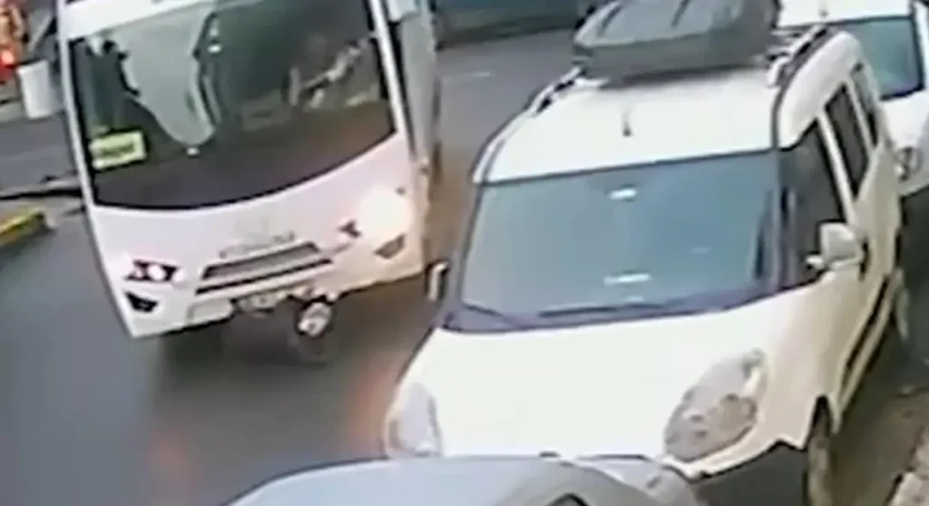 Çorlu’da midibüs çarpması: Bir yaralı