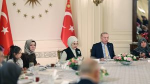 Cumhurbaşkanı Erdoğan şehit aileleriyle iftarda buluştu