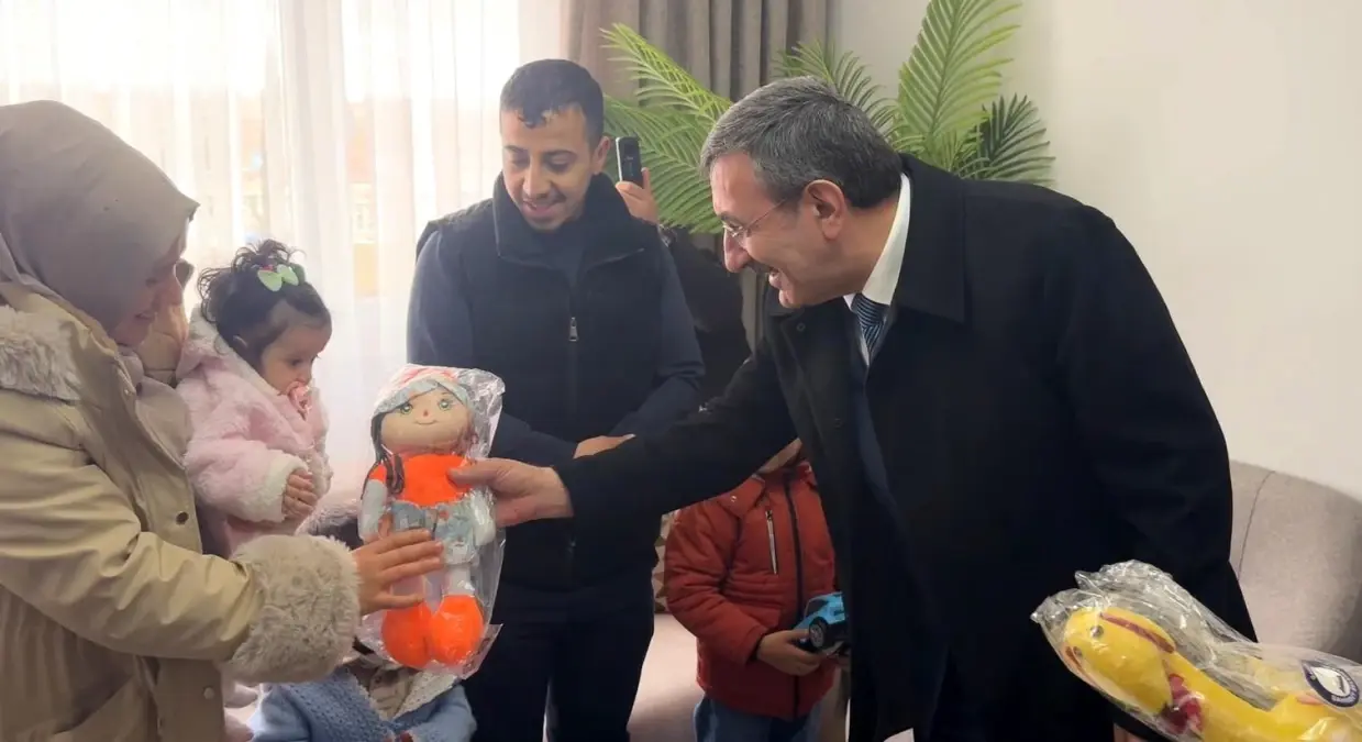 Cumhurbaşkanı Yardımcısı Yılmaz Şahinbey’de sosyal konutları inceledi