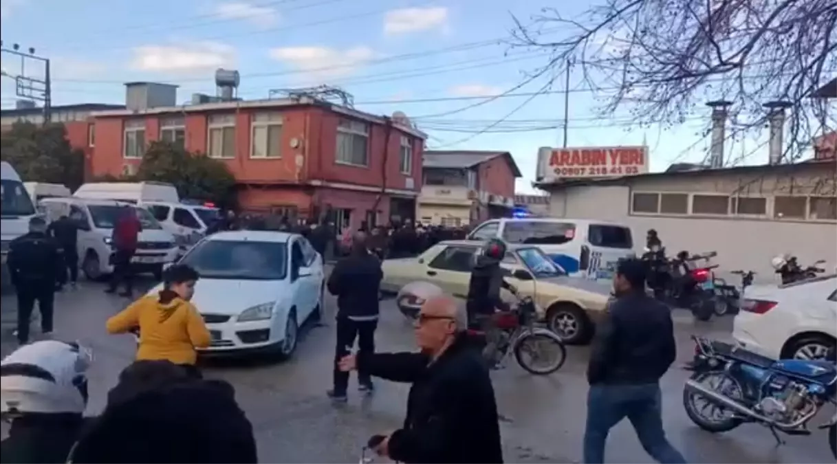 Dedikodu Kavgasında 4 Yaralı