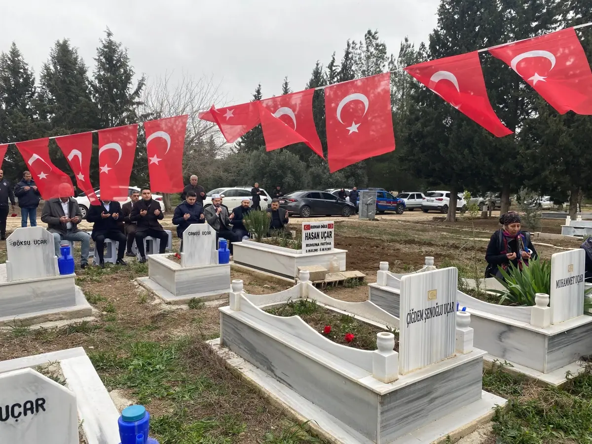 Depremde Hayatını Kaybeden Uçar Ailesi Anıldı