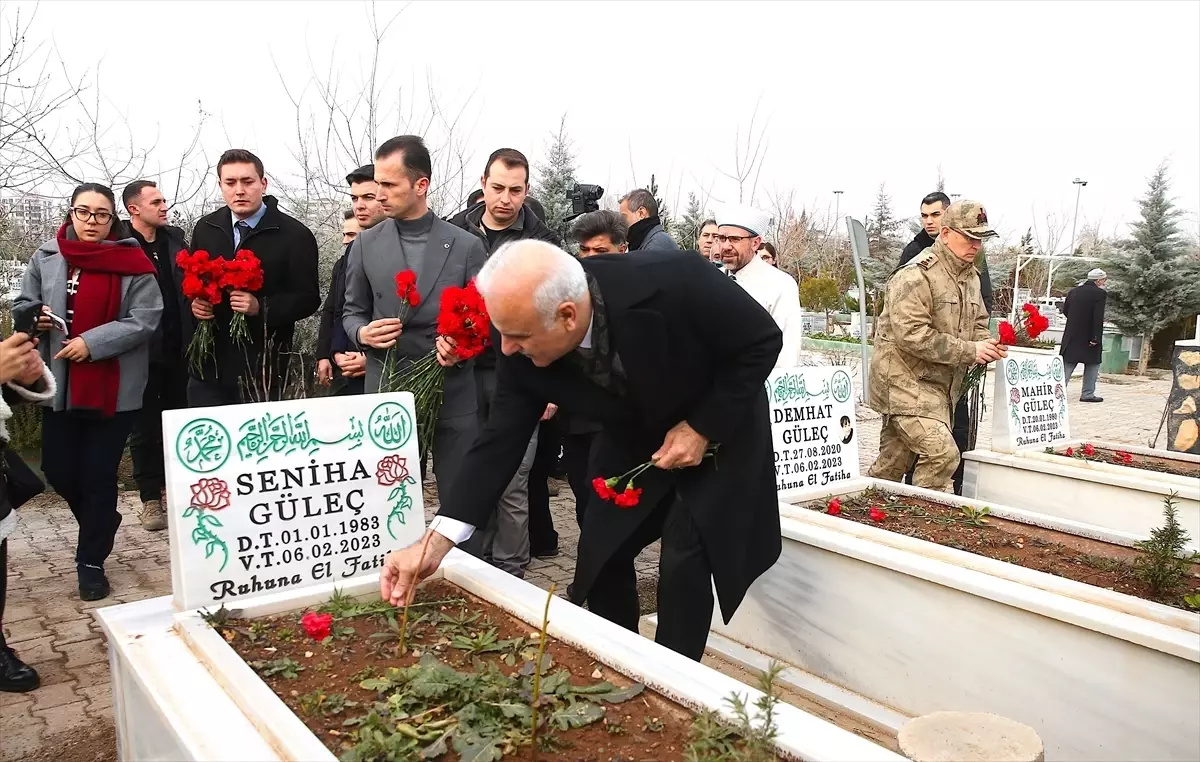 Depremde Kaybedilenler Anıldı