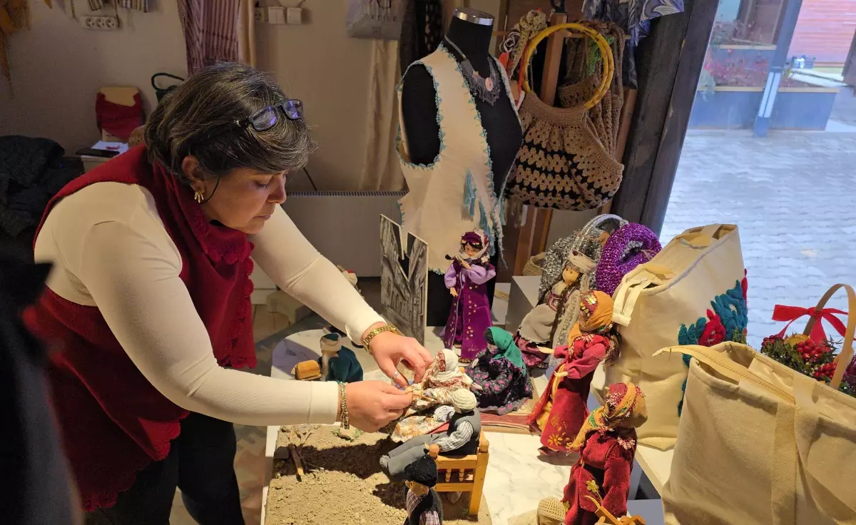 Depremde Yıkılan Atölyesinden Anılar Topluyor