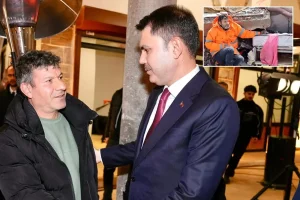 Depremin yıl dönümünde duygulandıran buluşma! Bakan Kurum ile acılı baba bir araya geldi