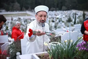 Diyanet İşleri Başkanı Arpaguş, depremlerin yıl dönümünde Osmaniye’de hatim duası yaptı