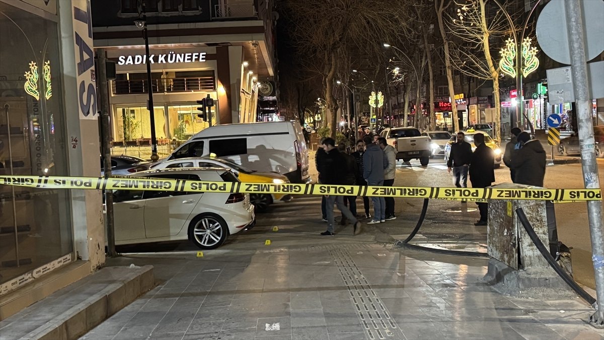 Diyarbakır’da silahlı kavgada biri yoldan geçen 2 kişi yaralandı