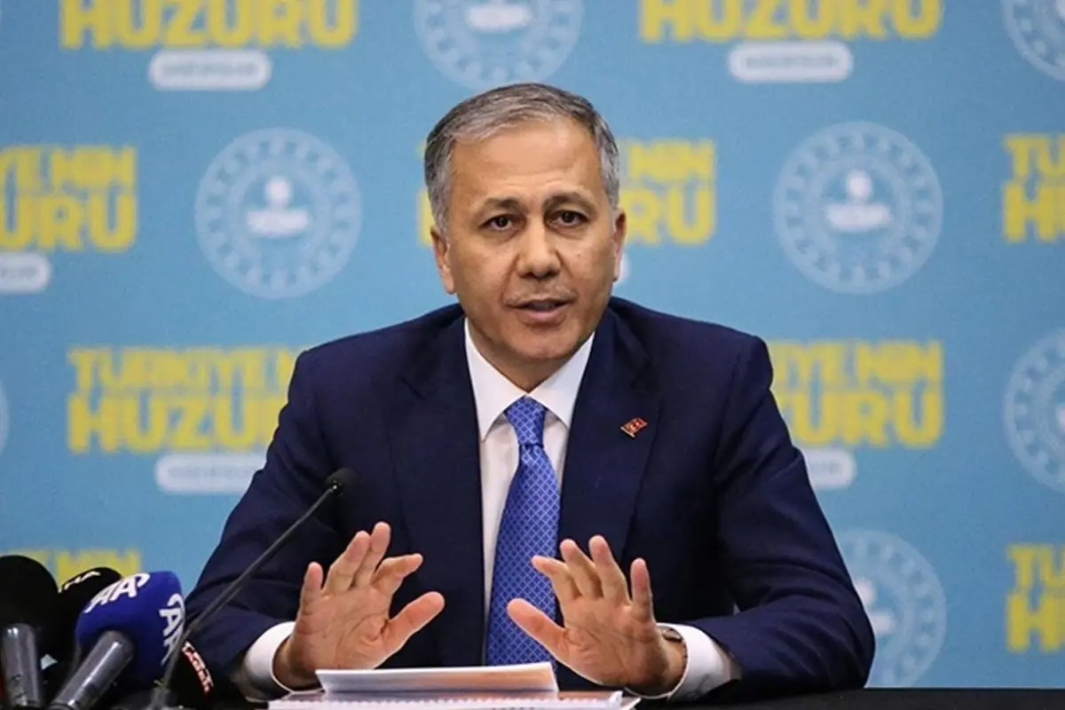 Elayis Tavsan Türk Statüsünde Forma Giyecek