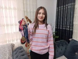 Emine Elif Özer Rekor Kırdı