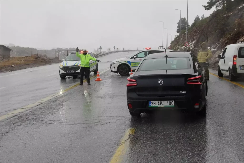 Erciyes’e Ulaşım Kapandı