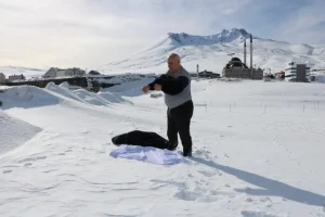 Erciyes’te Kar Banyosu Keyfi