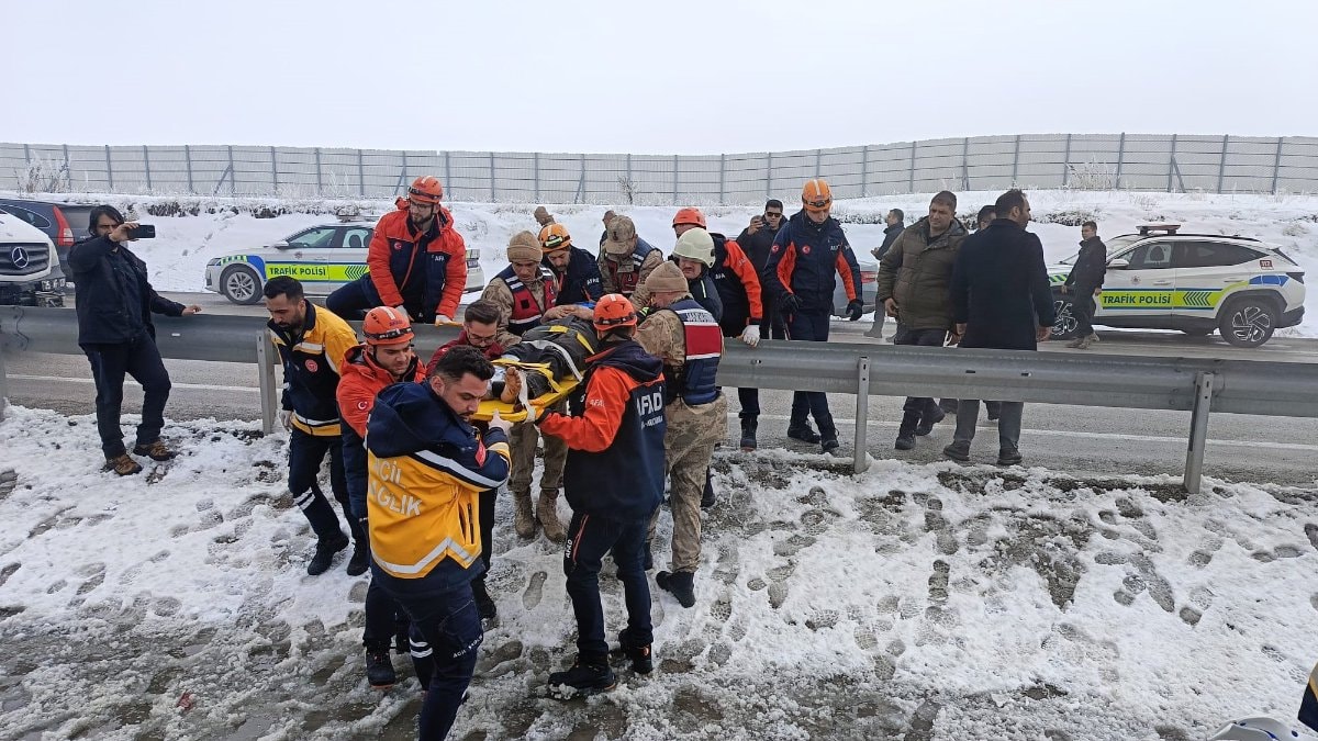 Erzurum’da İran plakalı yolcu otobüsü tırla çarpıştı: 1 ölü