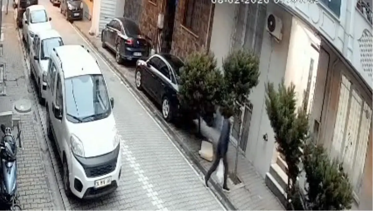 Esenyurt’ta Araç Çizen Şüpheli Kamera Kaydında