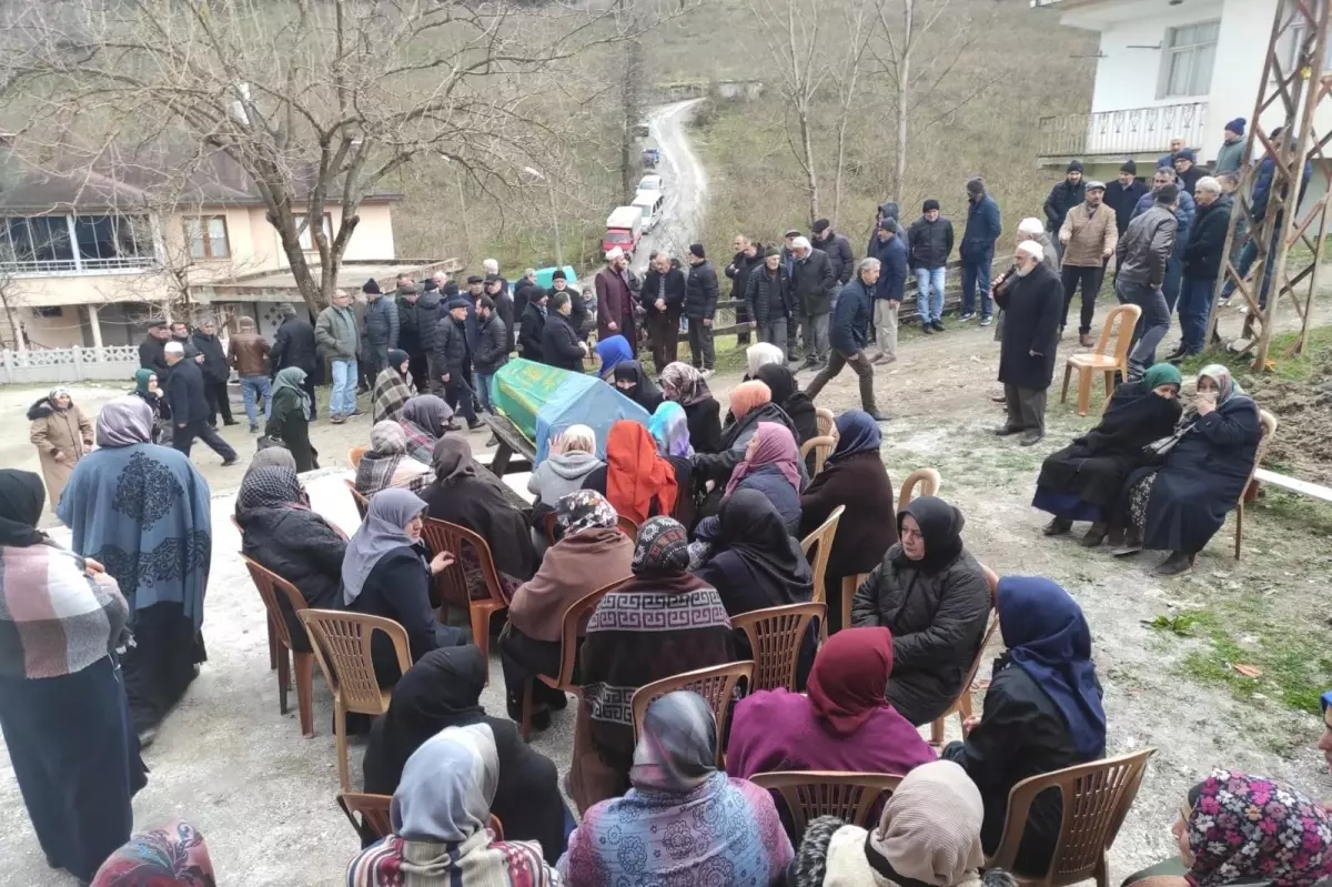 Eşleri 1 Gün Arayla Hayatını Kaybetti
