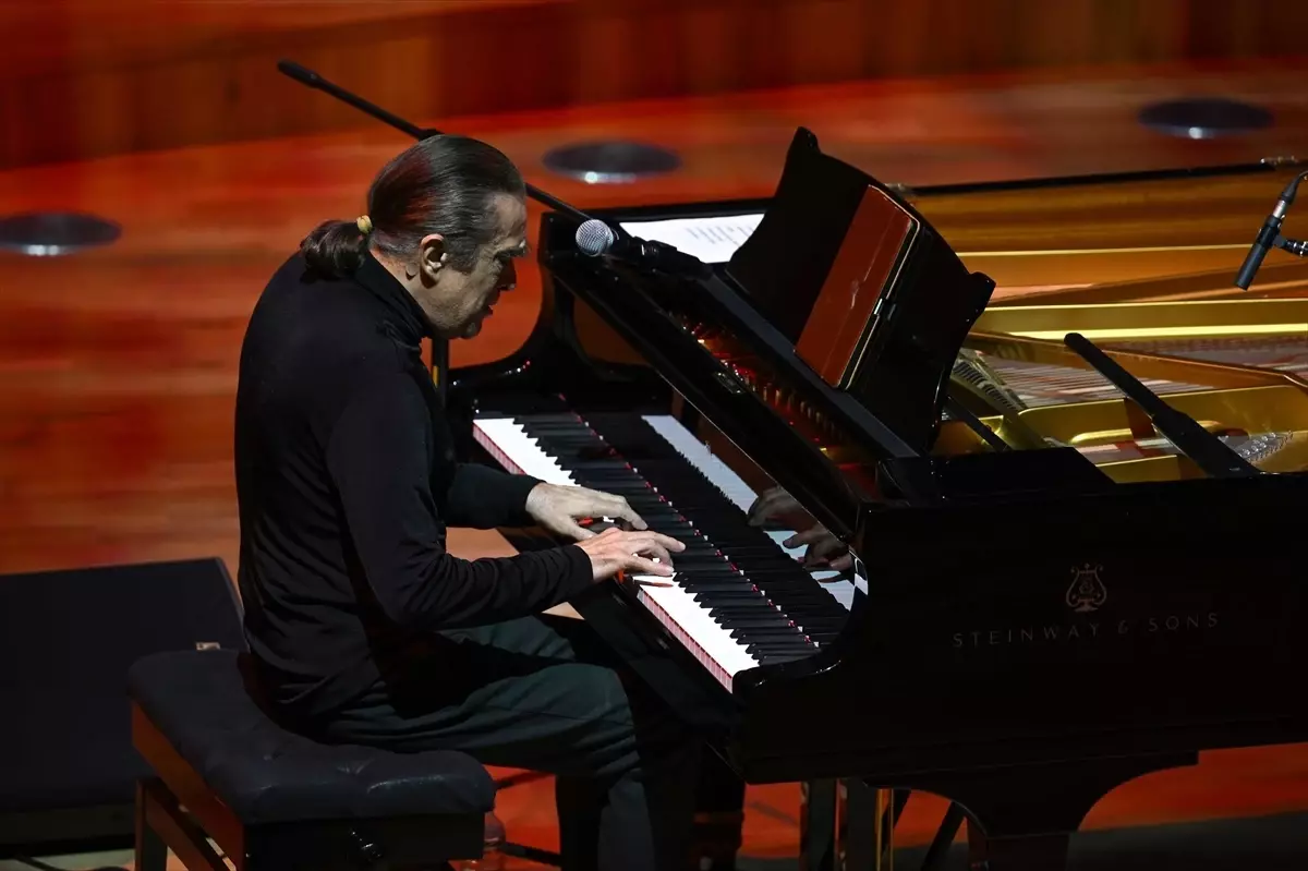 Fahir Atakoğlu’ndan Caz Konseri