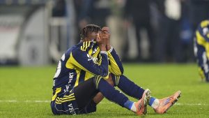 Fenerbahçeli futbolcuların kaçan galibiyete üzüntüsü