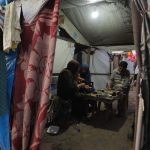 Gazzeli aile iftarını yıkılan evlerinin enkazında yaptı