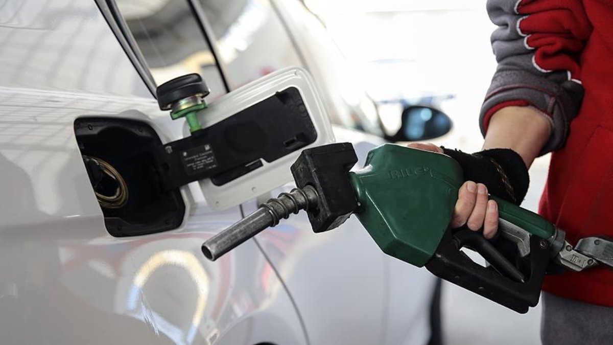 Gece yarısı benzine zam geldi